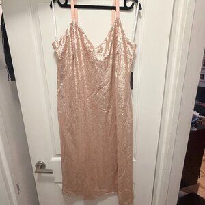 NWT!! NEVER WORN! ELOQUII Gold Sequin sheath midi - Size 18